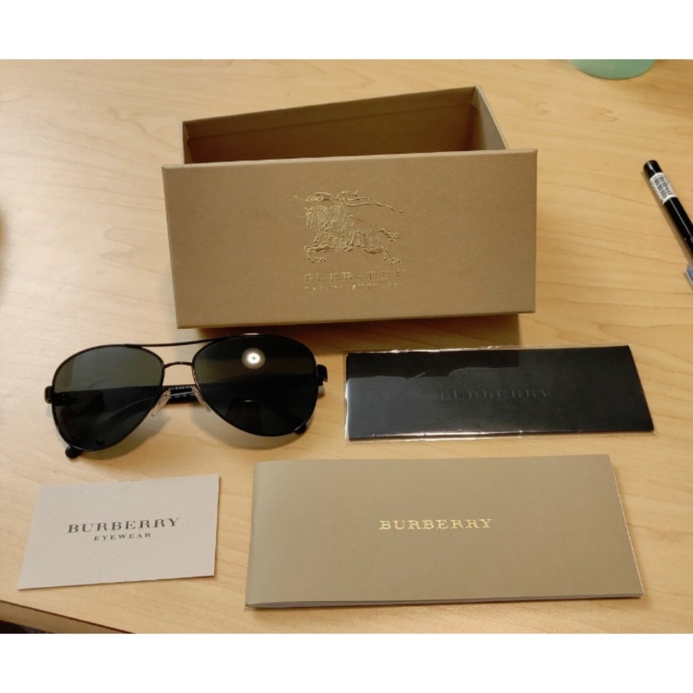 NWT Authentic Burberry Aviators in Black/Grey - Picture 1 of 4